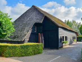 Posh Holiday Home in Alphen with bubble bath